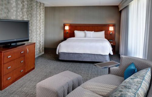 courtyard_by_marriott_detroit_downtown_room2